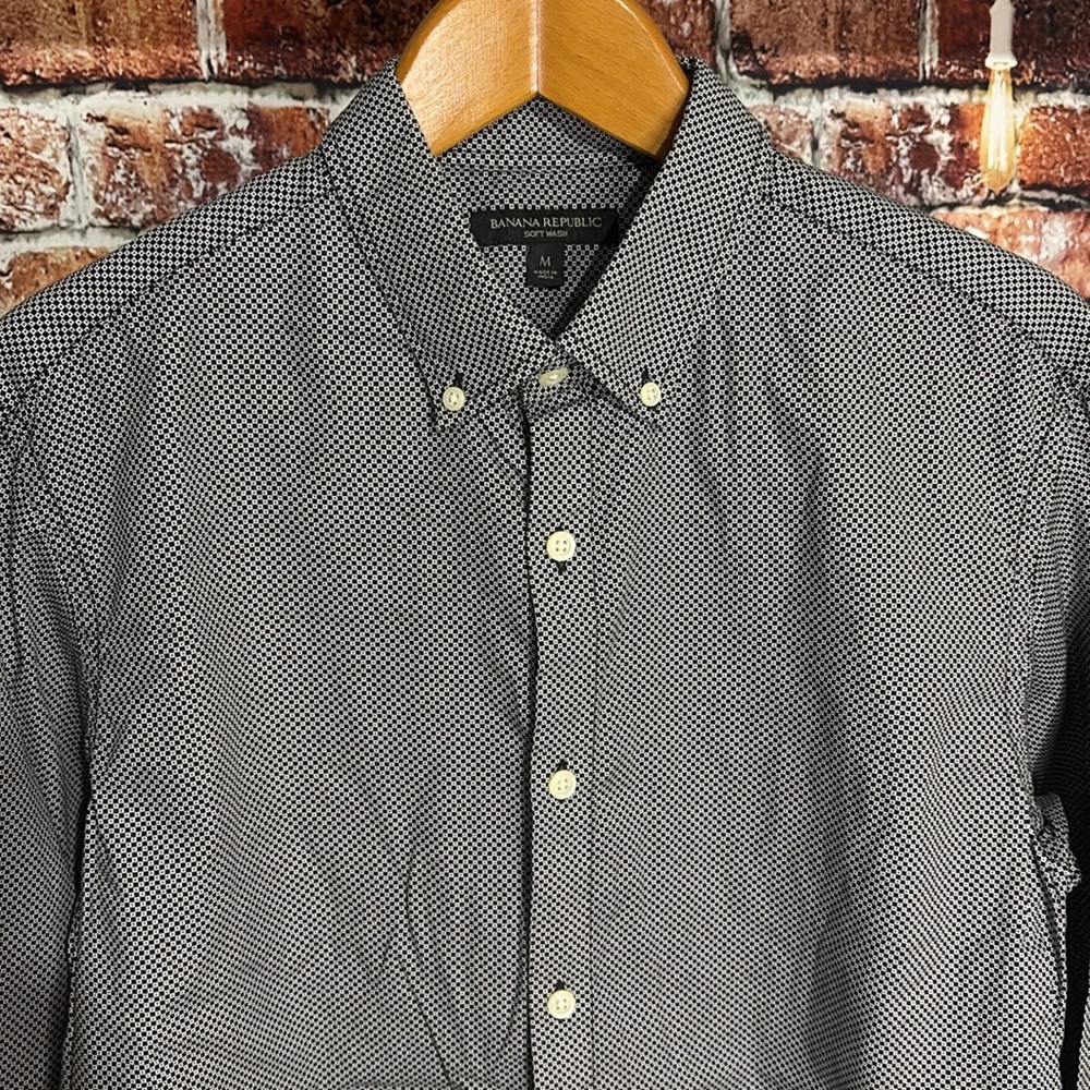 Banana Republic Black and White Men Shirt medium soft wash business long sleeve